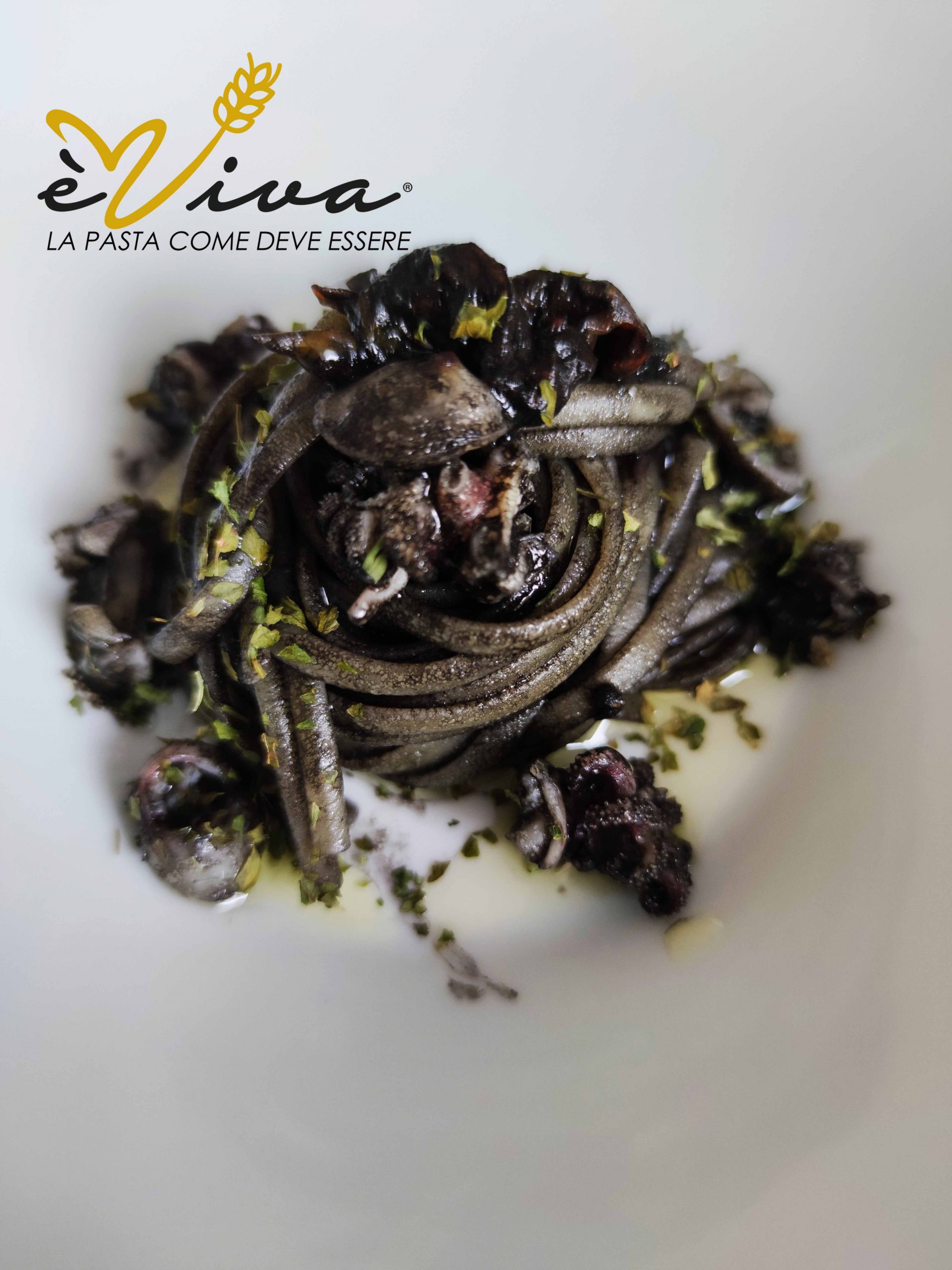 Linguine al nero di seppiaèViva La Pasta Linguine